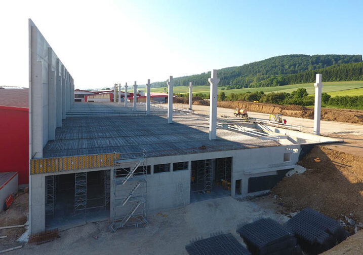 EIGNER Bauunternehmung baut neue Produktions-Lagerhalle für Viktor Ladenburger GmbH und Co.KG.